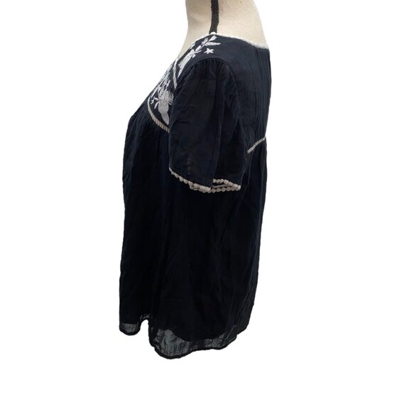 Crown & Ivy Medium Black Embroidered Blouse - Picture 2 of 5